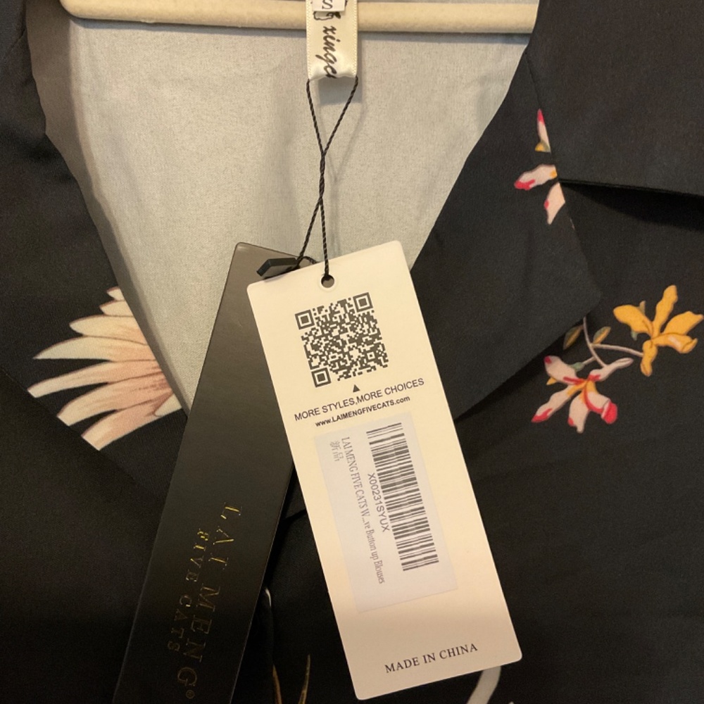 Button-Up Blouse - Picture 6 of 7